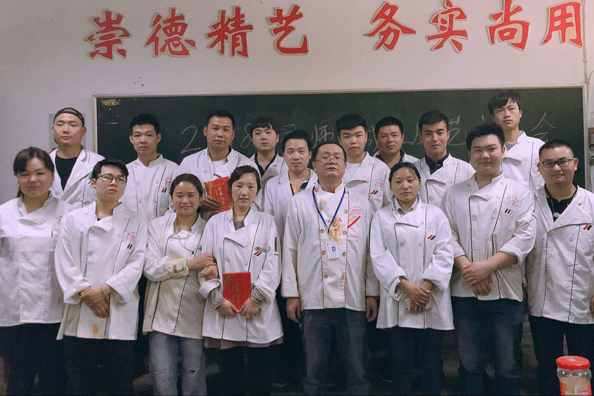 文昌廚師培訓(xùn)-優(yōu)秀學員與老師2
